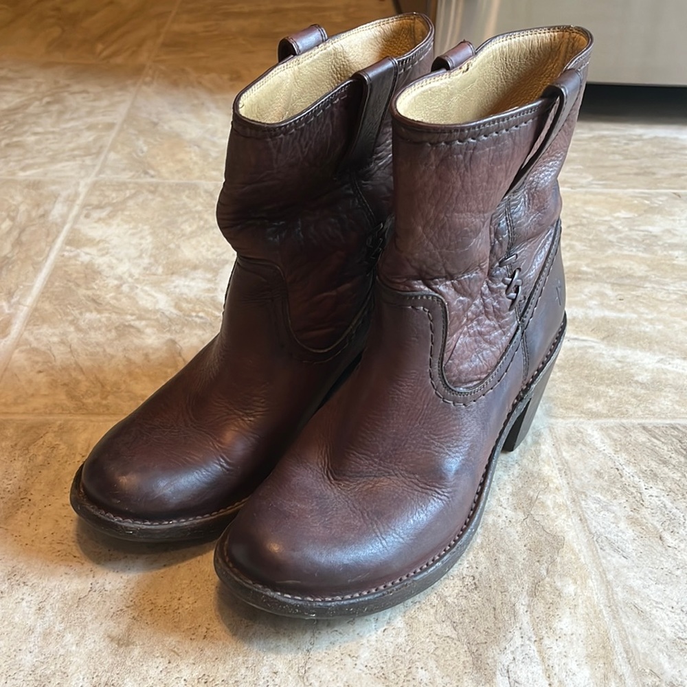 Frye Cowgirl boots size 7